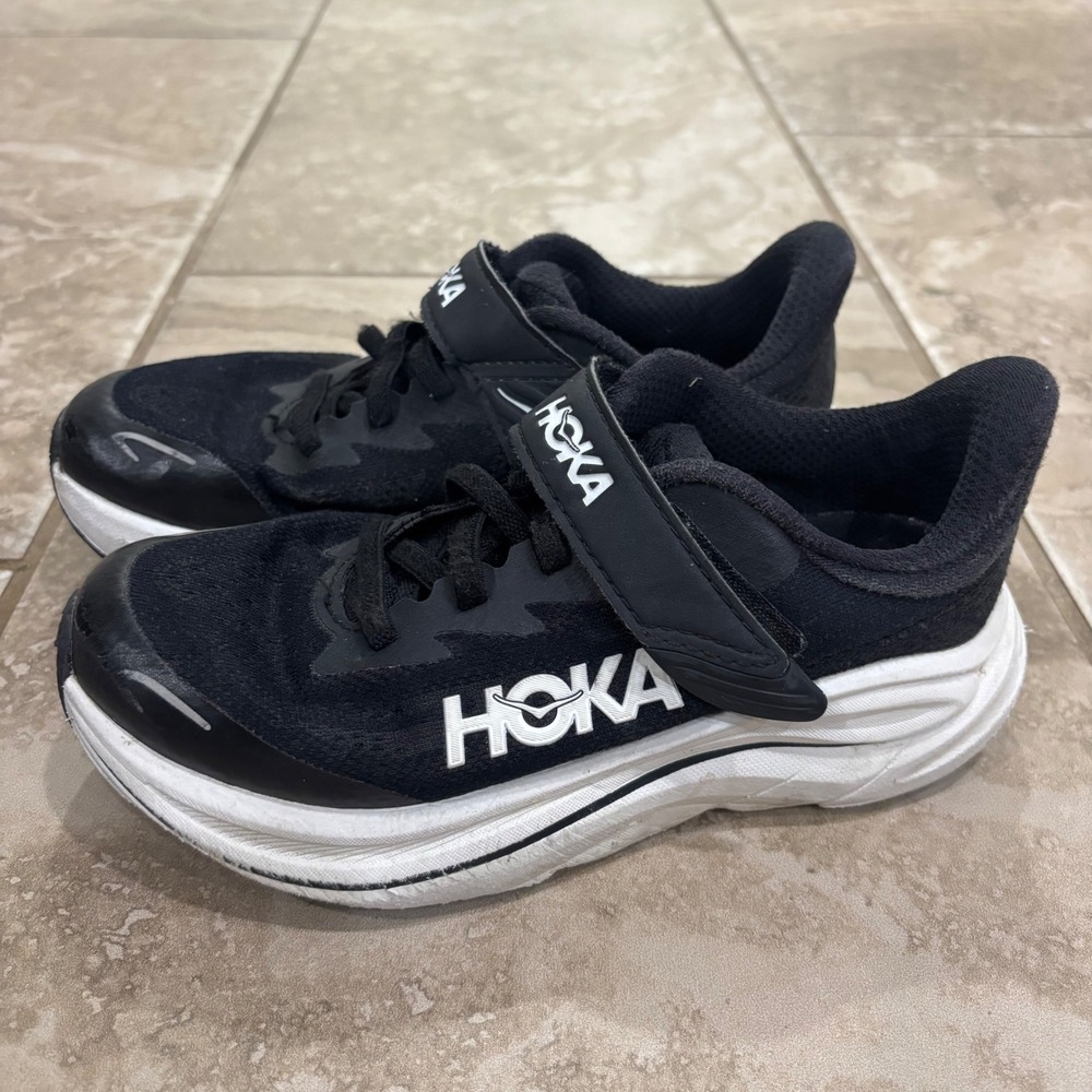 Hoka One One Clifton 9 Little Kid Running Shoes Black White 1168873 BWHT Size 1M
